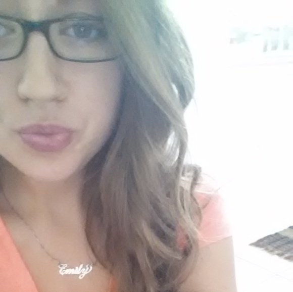 Meet your Posher, Emily - Picture 1 of 1